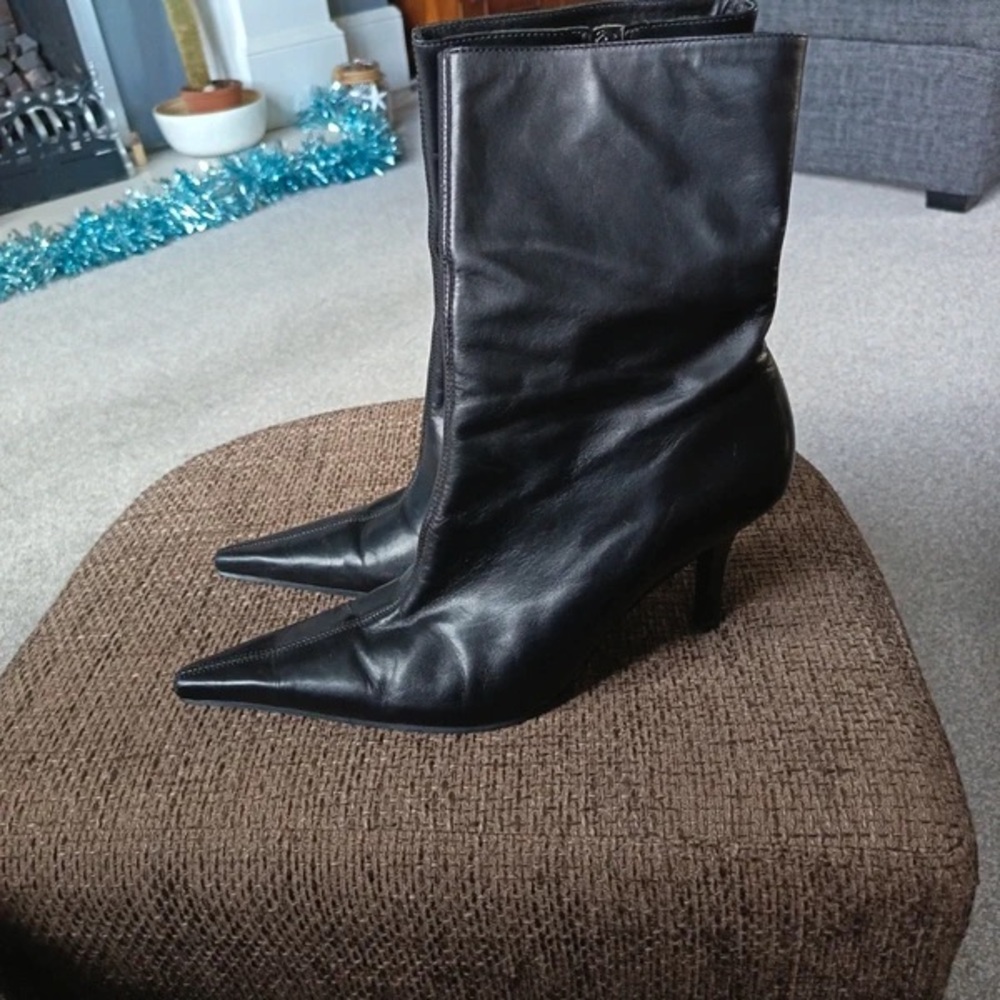 Elegant Black Heeled Boots for Women